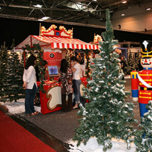 Marktstand mit winterlichem Spiel