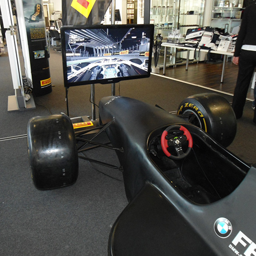 Formel 1 Simulator halbes Auto